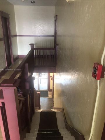 125 NW 7th Ave, Miami, FL 33128