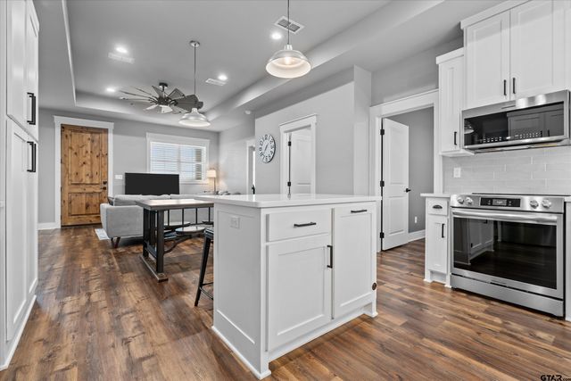 3812 FM 1995, Van, TX 75790