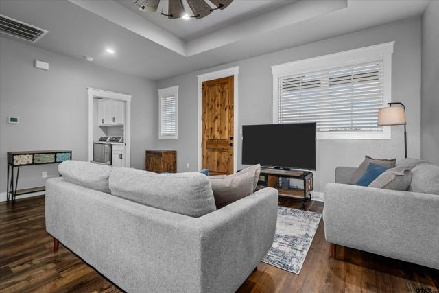 3812 FM 1995, Van, TX 75790