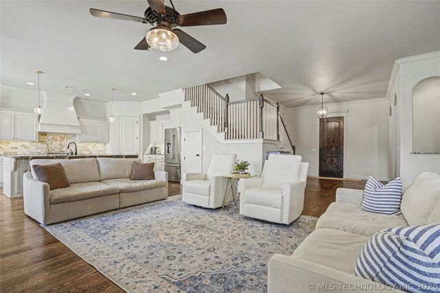 305 E Decatur Street, Broken Arrow, OK 74011