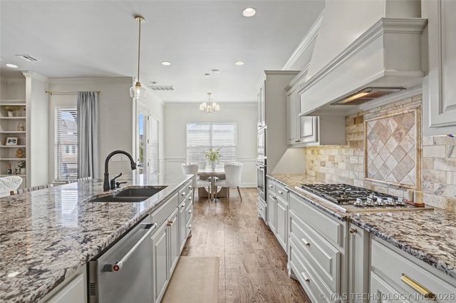 305 E Decatur Street, Broken Arrow, OK 74011