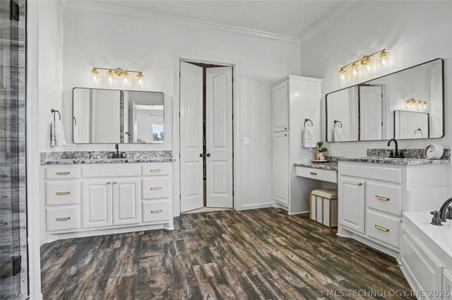 305 E Decatur Street, Broken Arrow, OK 74011