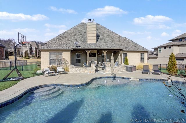 305 E Decatur Street, Broken Arrow, OK 74011