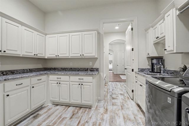 305 E Decatur Street, Broken Arrow, OK 74011