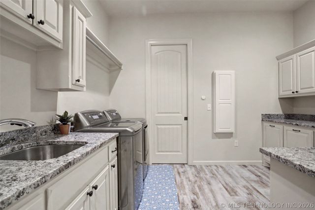 305 E Decatur Street, Broken Arrow, OK 74011