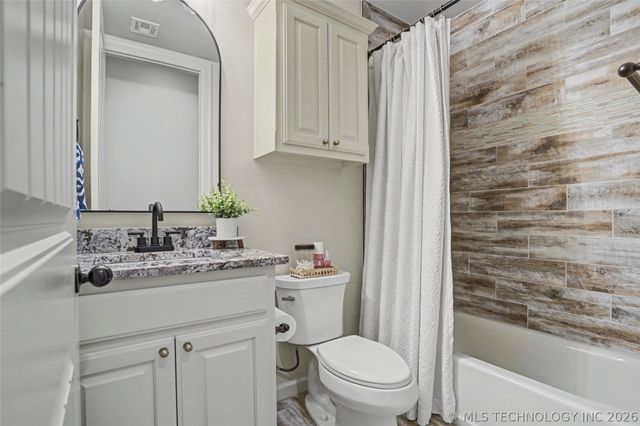 305 E Decatur Street, Broken Arrow, OK 74011