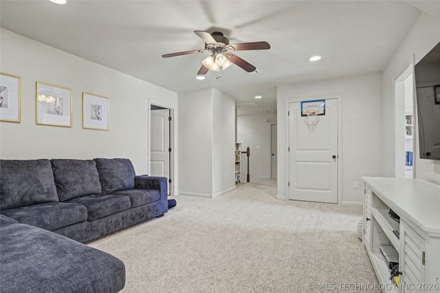 305 E Decatur Street, Broken Arrow, OK 74011