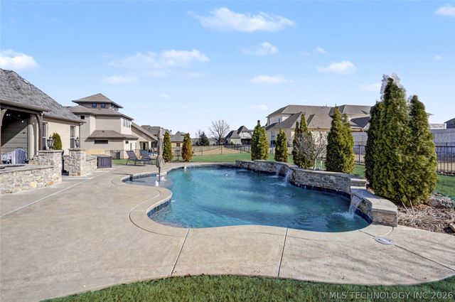 305 E Decatur Street, Broken Arrow, OK 74011