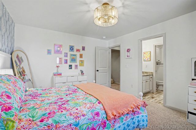 305 E Decatur Street, Broken Arrow, OK 74011