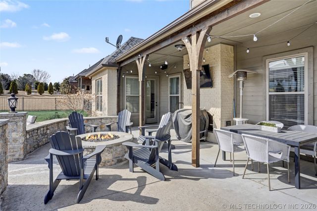 305 E Decatur Street, Broken Arrow, OK 74011