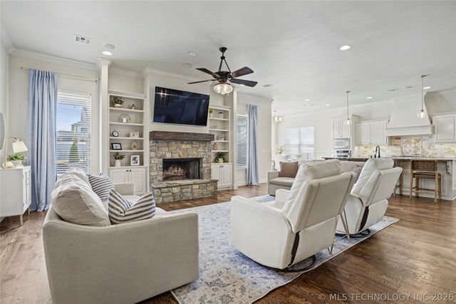 305 E Decatur Street, Broken Arrow, OK 74011