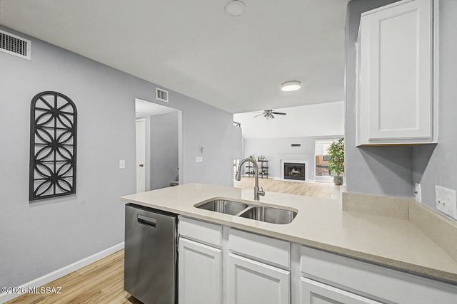 5675 N Camino Esplendora Apt 7141, Tucson, AZ 85718