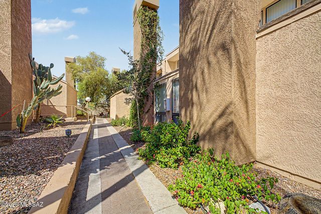 5675 N Camino Esplendora Apt 7141, Tucson, AZ 85718