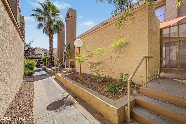 5675 N Camino Esplendora Apt 7141, Tucson, AZ 85718