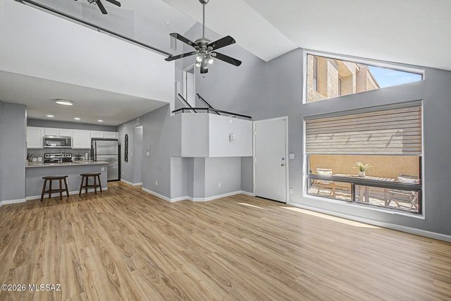 5675 N Camino Esplendora Apt 7141, Tucson, AZ 85718