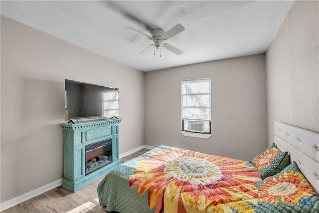 1001 W 8th Street, Cameron, TX 76520