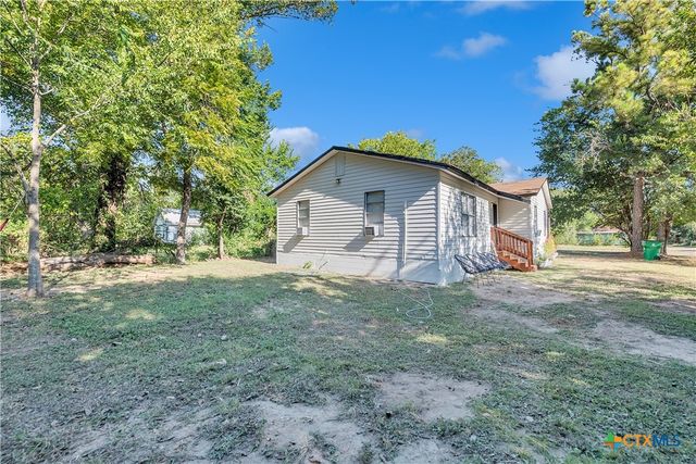 1001 W 8th Street, Cameron, TX 76520