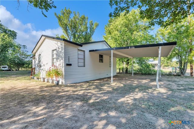 1001 W 8th Street, Cameron, TX 76520