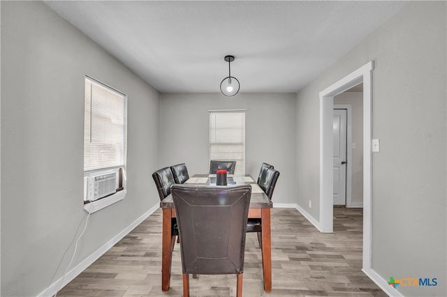 1001 W 8th Street, Cameron, TX 76520