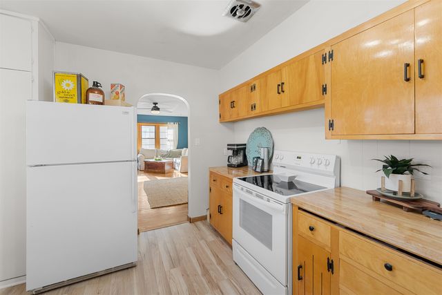 408 S 12th St, Salina, KS 67401