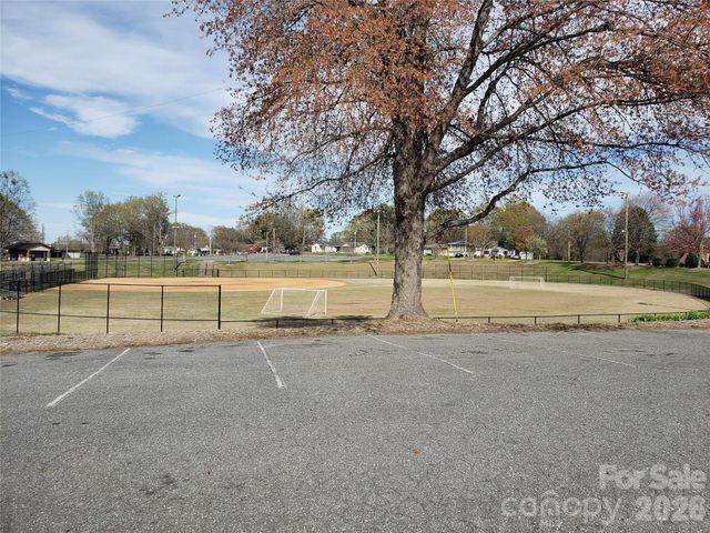 1417 N Oakwood Street, Gastonia, NC 28052