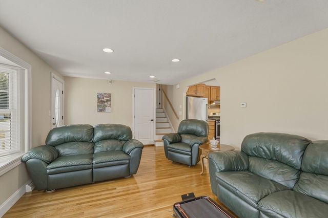 38 Montaup Ave, Dracut, MA 01826