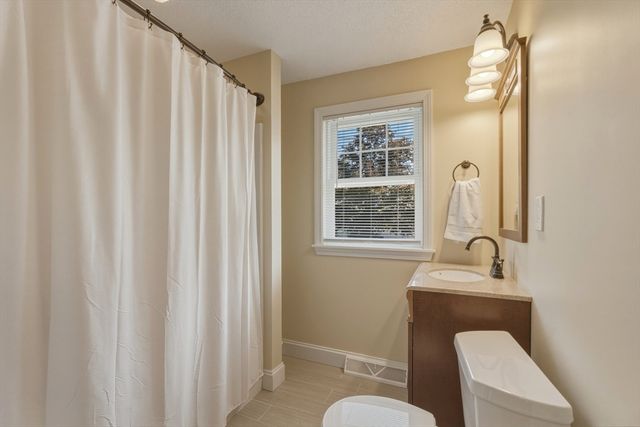 38 Montaup Ave, Dracut, MA 01826