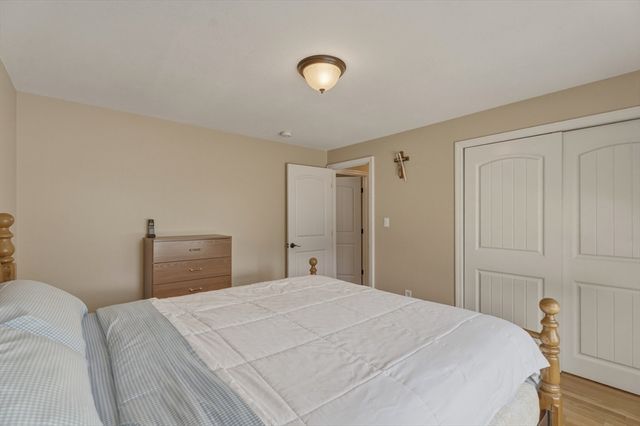 38 Montaup Ave, Dracut, MA 01826
