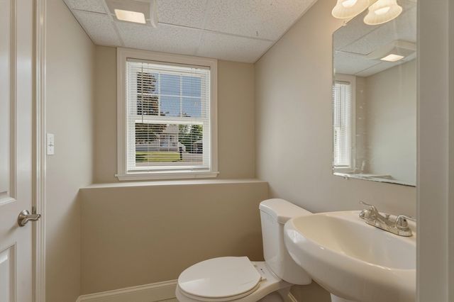 38 Montaup Ave, Dracut, MA 01826