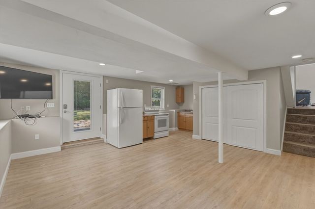38 Montaup Ave, Dracut, MA 01826