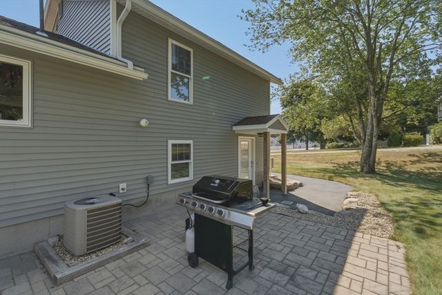 38 Montaup Ave, Dracut, MA 01826