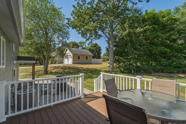 38 Montaup Ave, Dracut, MA 01826