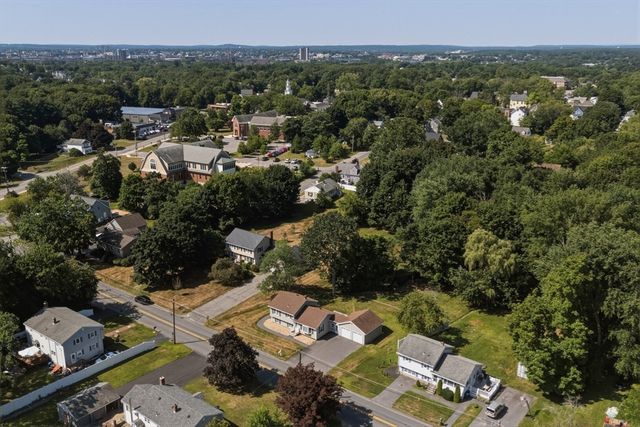 38 Montaup Ave, Dracut, MA 01826