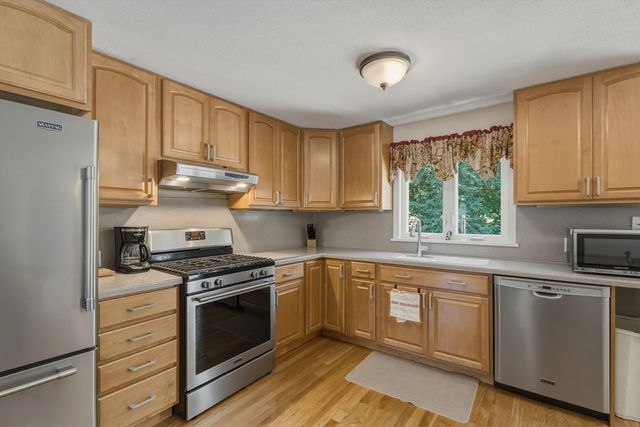 38 Montaup Ave, Dracut, MA 01826