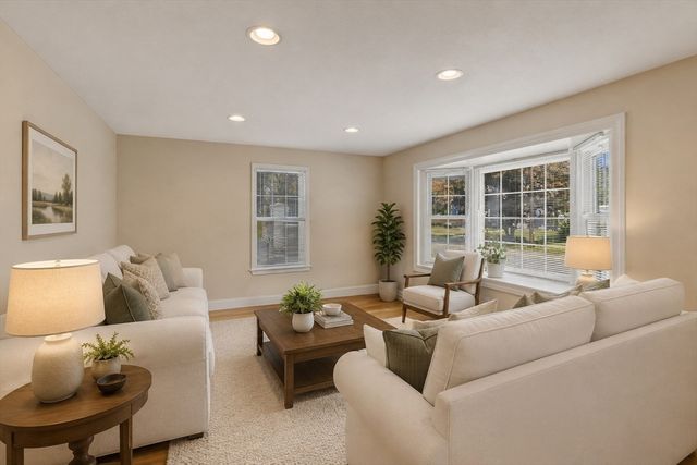 38 Montaup Ave, Dracut, MA 01826