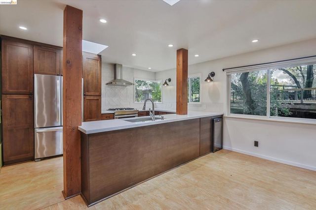 9 9 Wildwood Road, Orinda, CA 94563