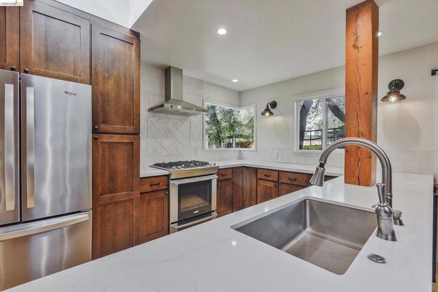 9 9 Wildwood Road, Orinda, CA 94563