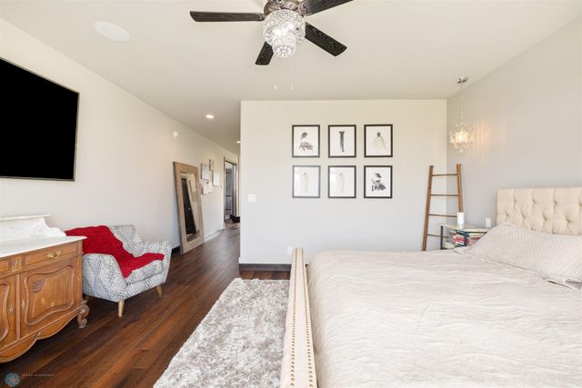 6023 Wildflower Drive S, Fargo, ND 58104