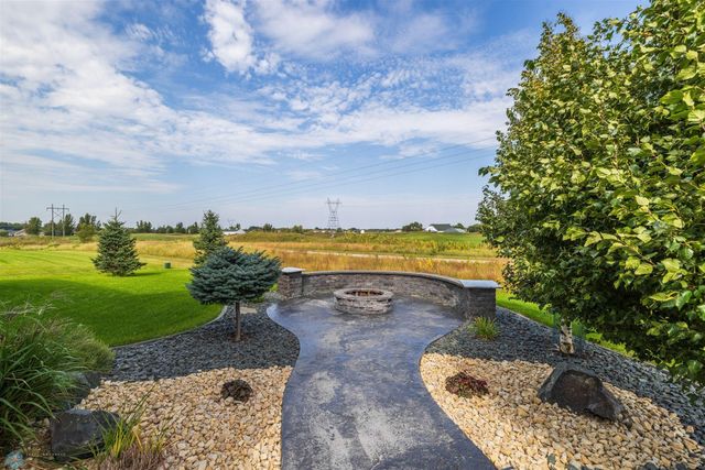 6023 Wildflower Drive S, Fargo, ND 58104