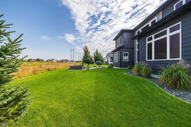 6023 Wildflower Drive S, Fargo, ND 58104