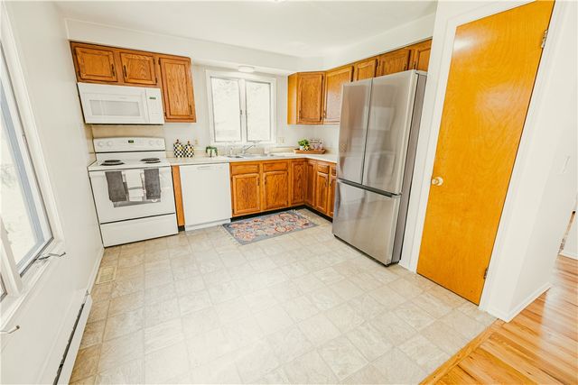 8 Chiswick Drive, Riga, NY 14428