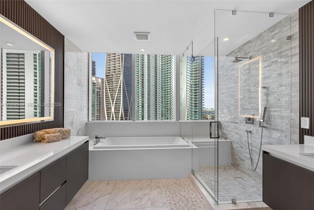 851 NE 1st Ave 3201, Miami, FL 33132