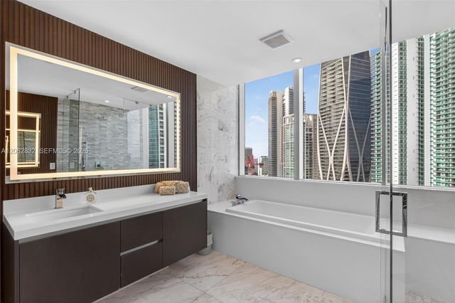 851 NE 1st Ave 3201, Miami, FL 33132