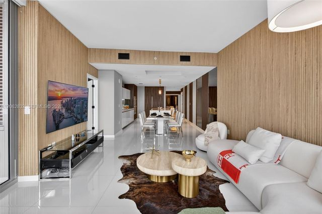 851 NE 1st Ave 3201, Miami, FL 33132