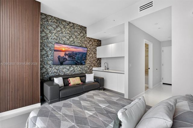 851 NE 1st Ave 3201, Miami, FL 33132