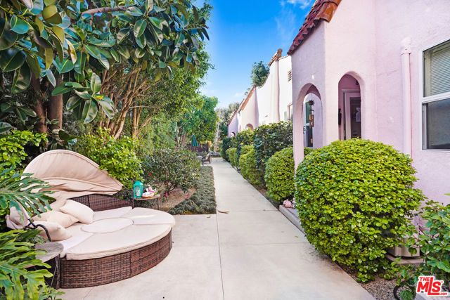 846 N Sycamore Avenue, Los Angeles, CA 90038