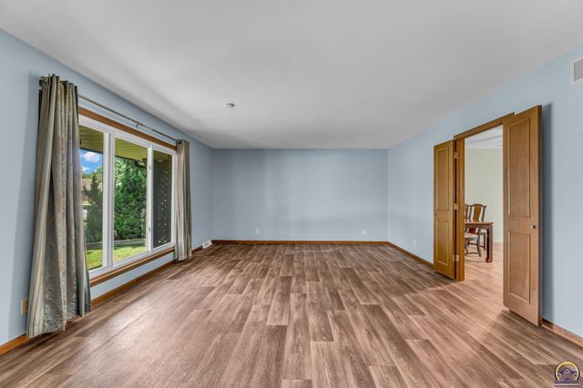 1950 SW Navajo LN, Topeka, KS 66604