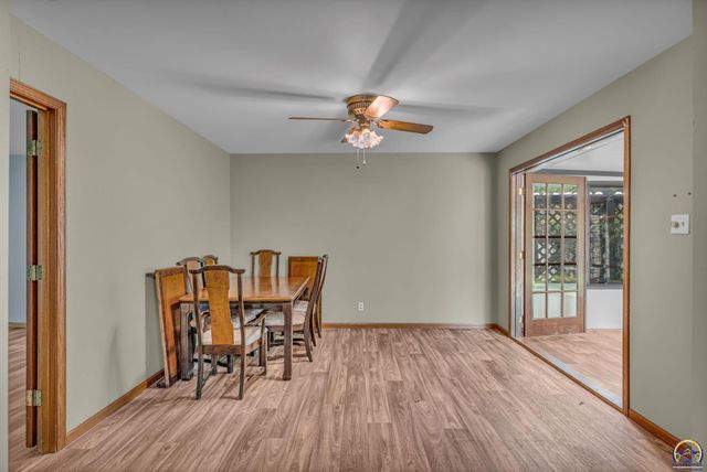 1950 SW Navajo LN, Topeka, KS 66604