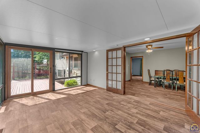 1950 SW Navajo LN, Topeka, KS 66604