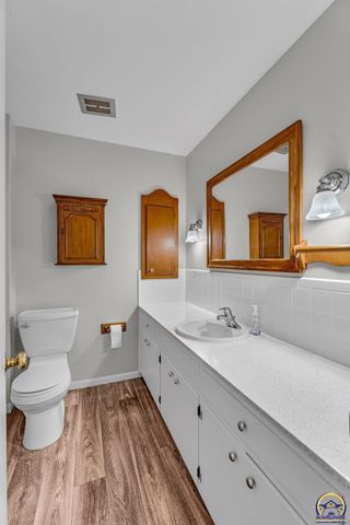 1950 SW Navajo LN, Topeka, KS 66604